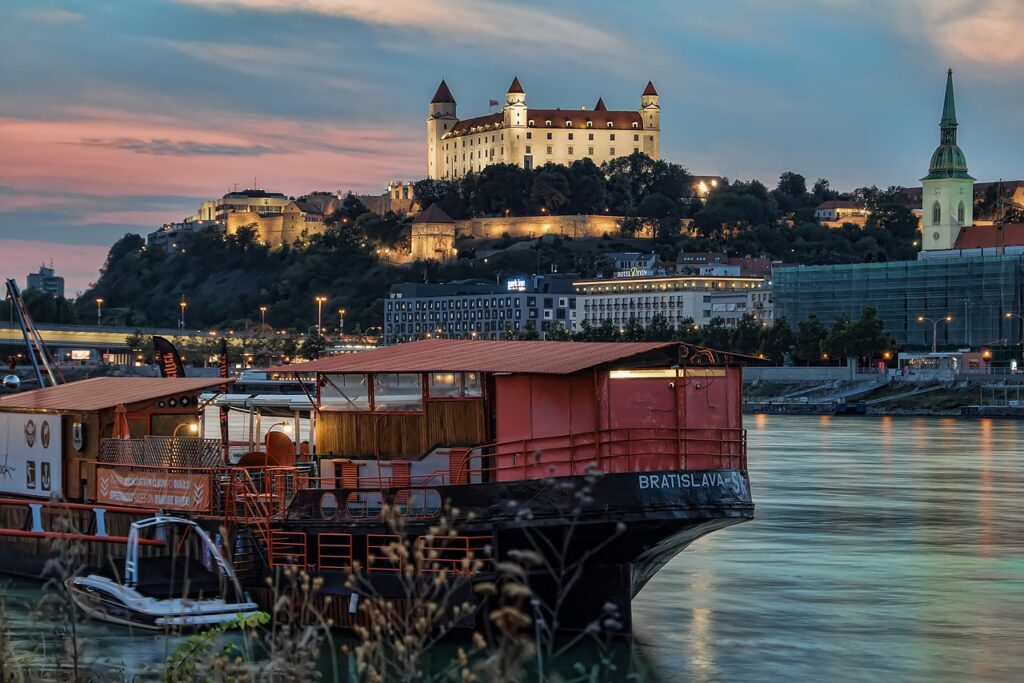 bratislava, slovakia, castle-3641287.jpg